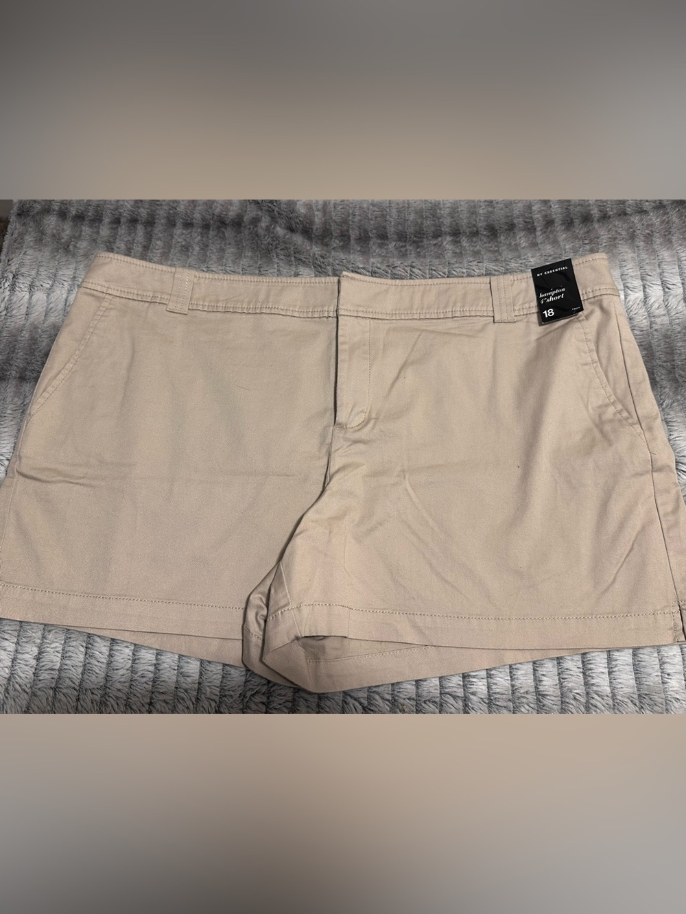NWT New York & Co Hampton Shorts 
Size 18